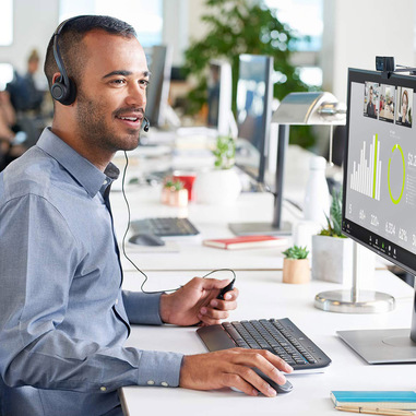 Logitech C920 HD Pro Webcam, Videochiamata Full HD 1080p/30fps, Audio Stereo ‎Chiaro, ‎Correzione Luce HD, Funziona con Skype, Zoom, FaceTime, Hangouts, ‎‎PC/Mac/Laptop/Tablet/Chromebook - Nero